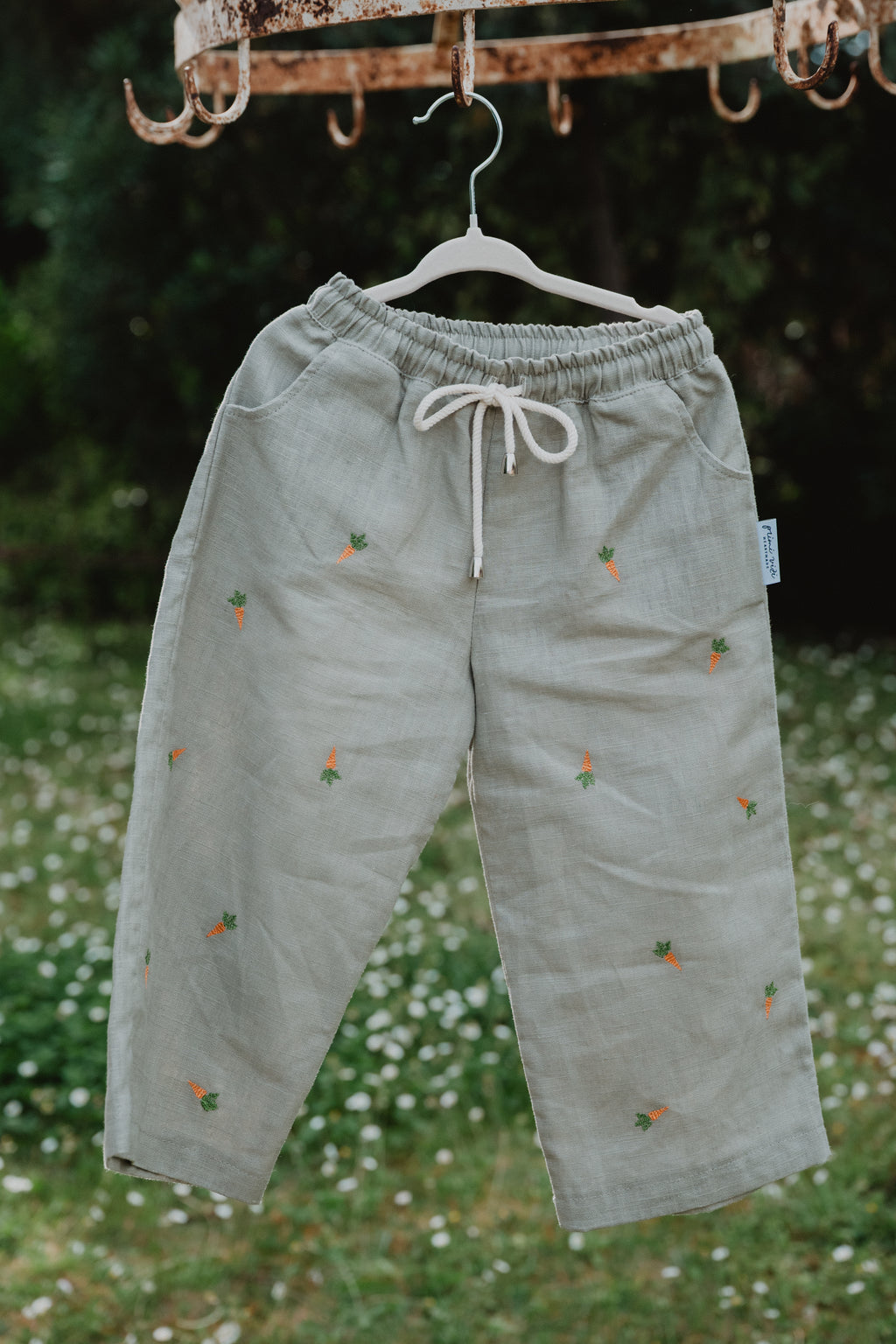 Pantaloni baggy in lino lavato bimbi oliva chiaro con stampa e coulisse