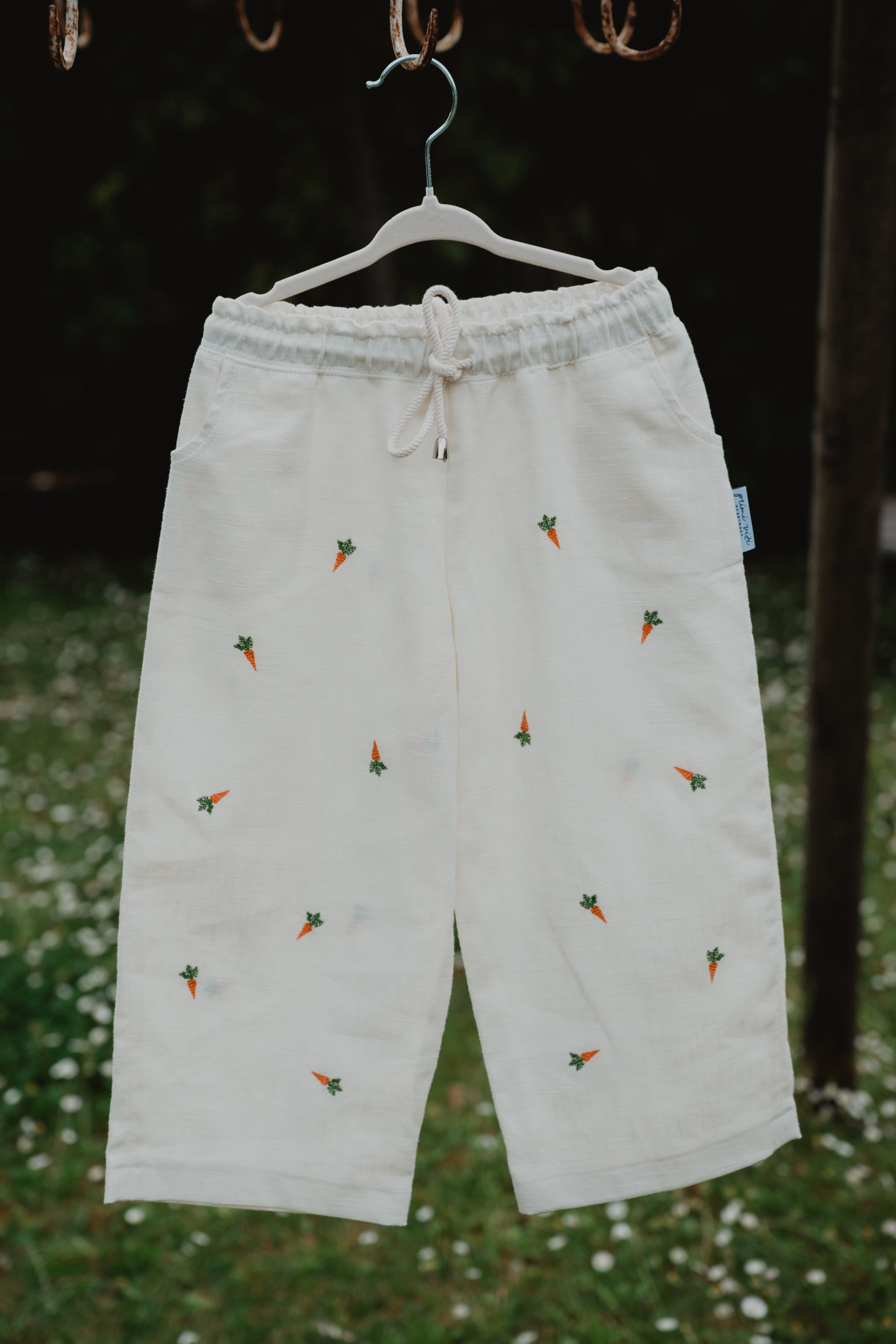Pantaloni baggy in lino lavato bimbi panna con stampa a piccoli fiori e coulisse