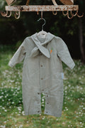 Tutina neonato lino lavato unisex oliva, bottoni frontali e bavero