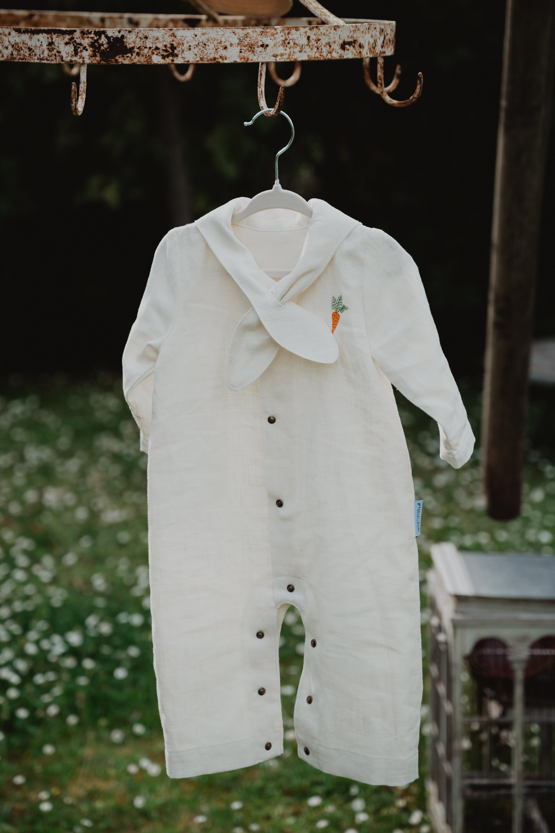 Tutina neonato lino lavato unisex panna, bottoni frontali e bavero